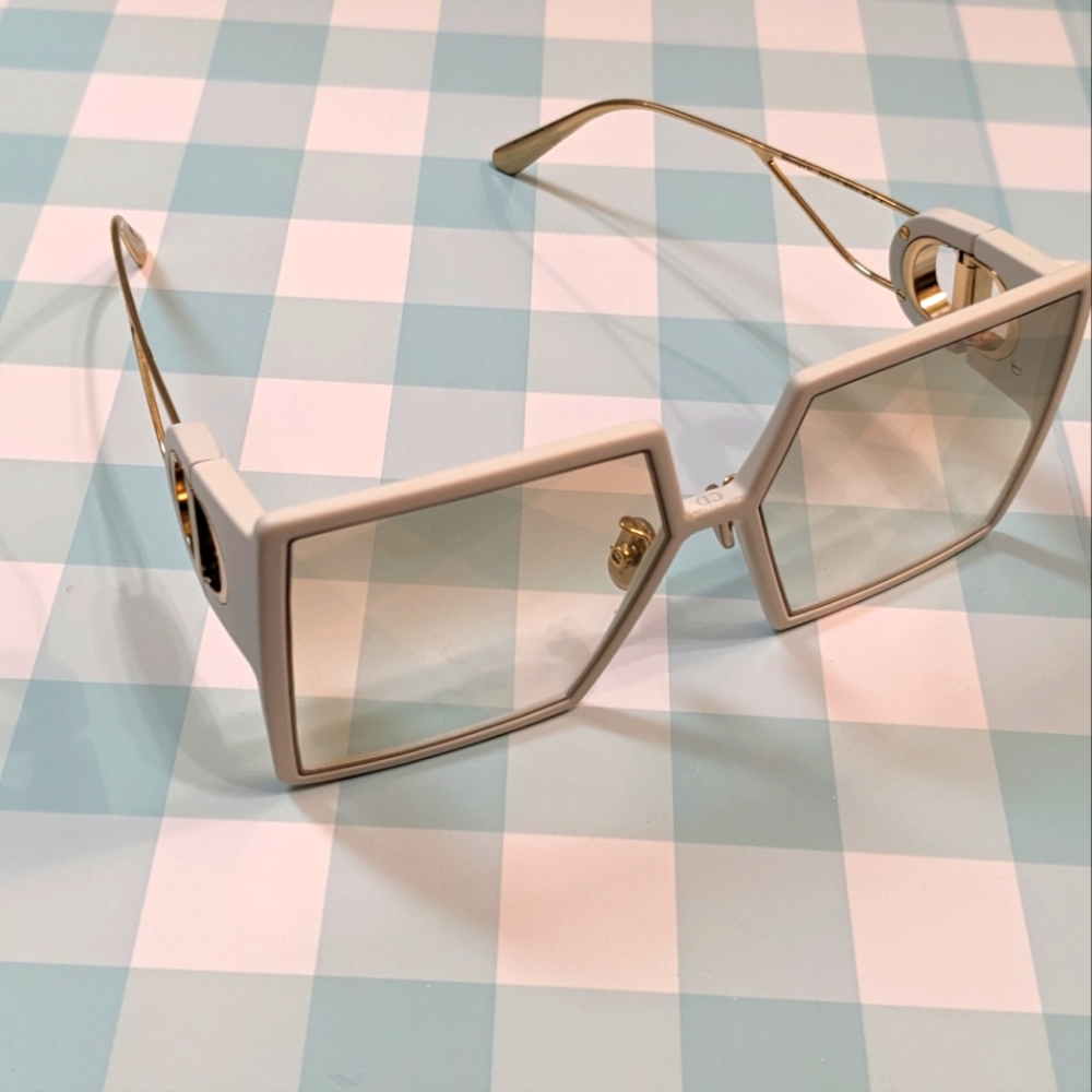 Christian Dior 30Montaigne white sunglasses